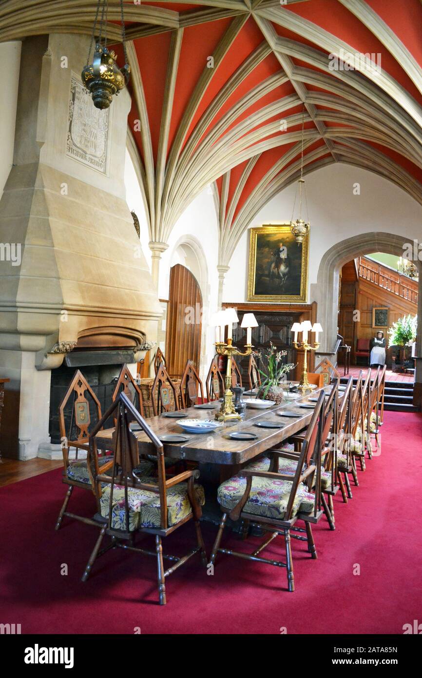 Der Speisesaal im Inneren von Lord Montagu Palace House in Beaulieu National Motor Museum und Gärten, New Forest, Hampshire, Großbritannien Stockfoto