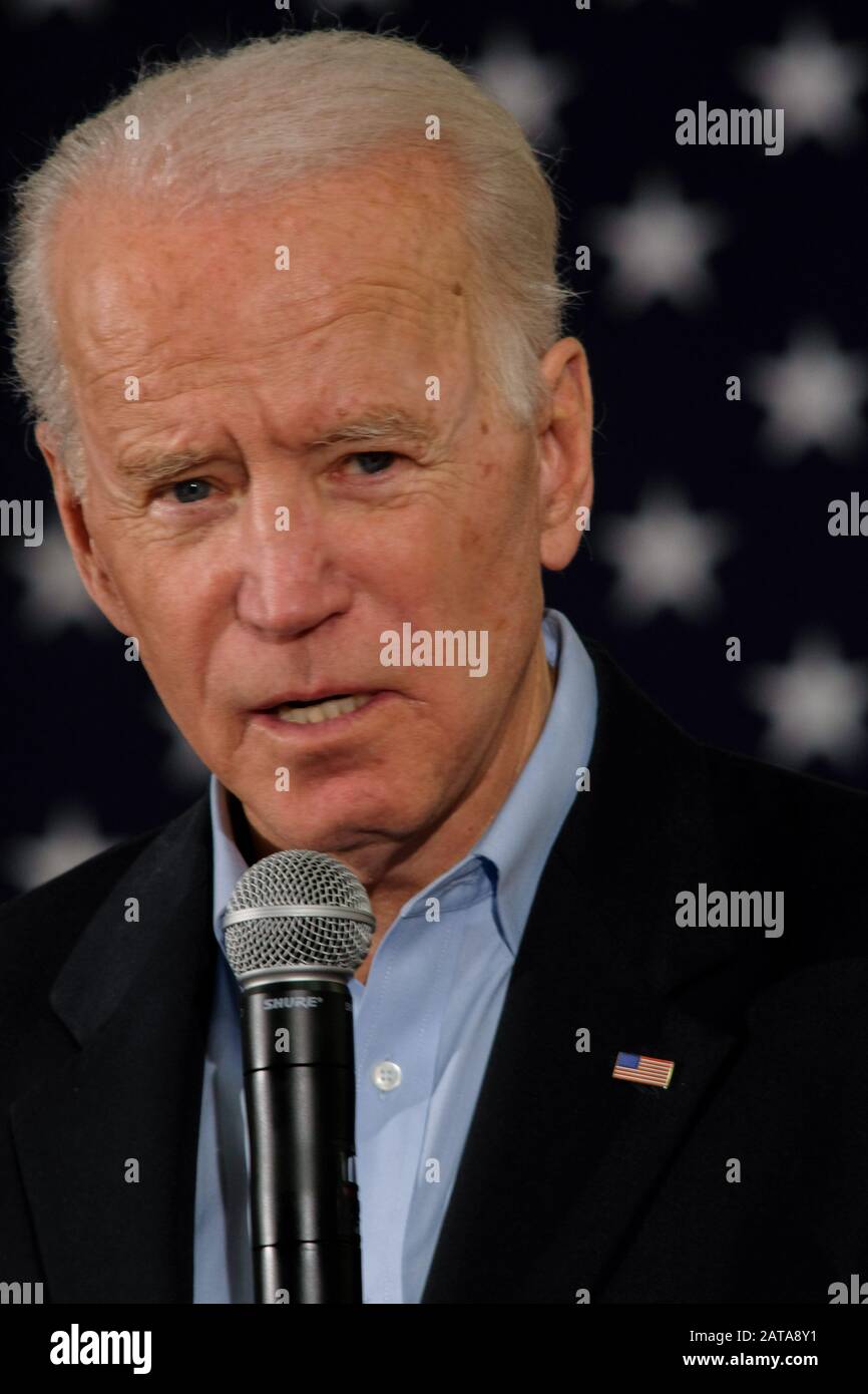 Fort Madison, Vereinigte Staaten. Januar 2020. Der ehemalige Vizepräsident und Präsidentschaftskandidat der Demokraten, Joe Biden, spricht mit seinen Anhängern während eines Wahlkampfstopps in Fort Madison einige Tage vor dem Iowa Caucus. Credit: Sopa Images Limited/Alamy Live News Stockfoto