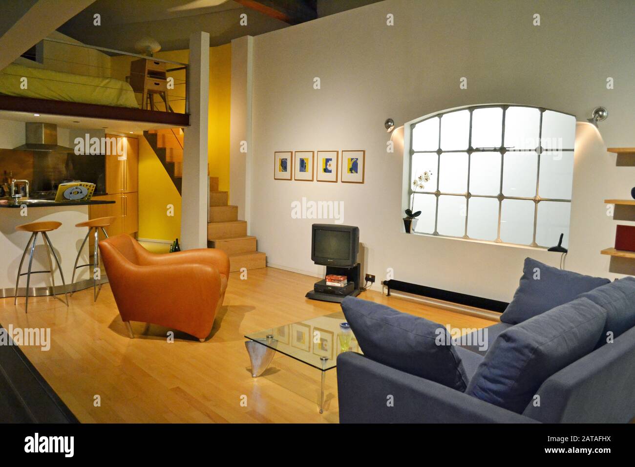 Wohnung mit offenem Loft, typisch in London - im Geffrye Museum, London, Großbritannien im Jahr 2015. 2020 wurde es als Heimatmuseum umfirmelt. Stockfoto