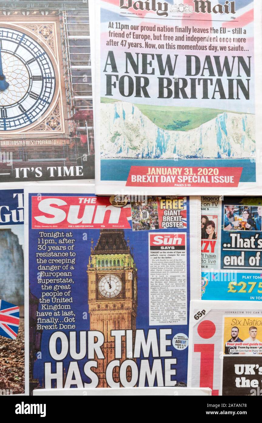 Britische Zeitungen an dem Tag, an dem das Vereinigte Königreich die Europäische Union verließ. Stockfoto