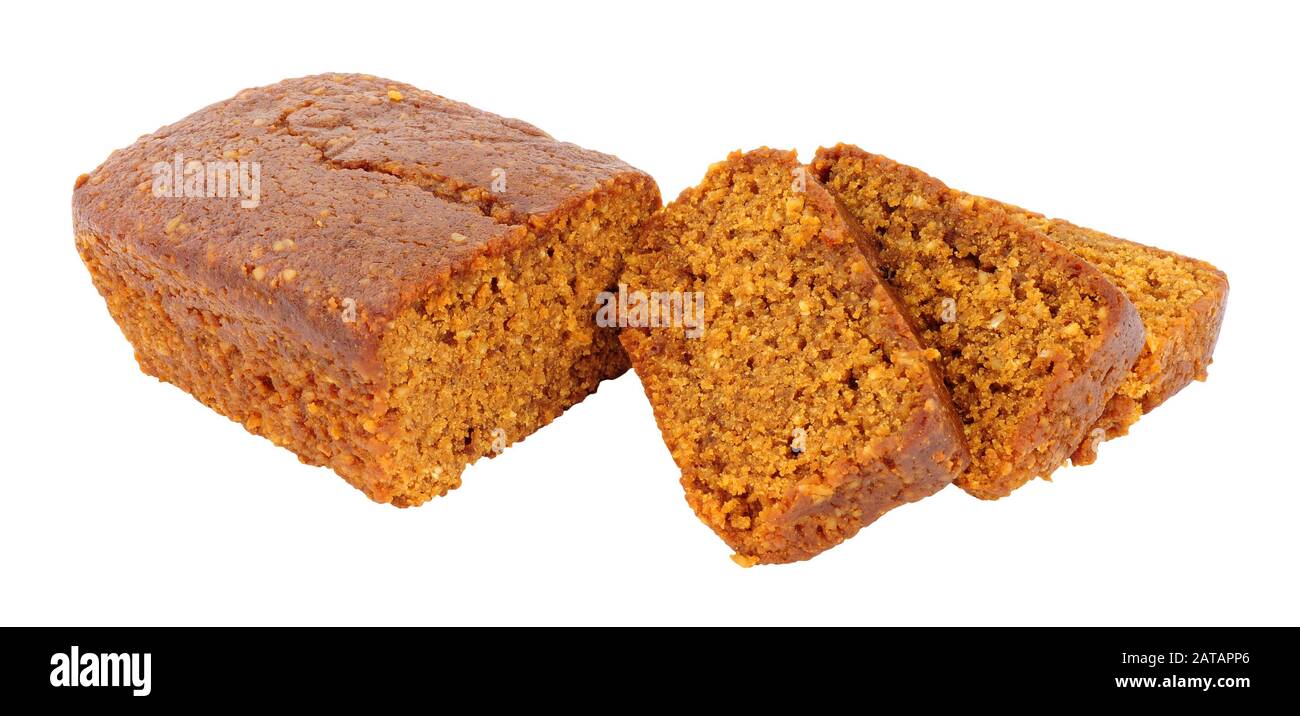 Parkin-Kuchen ein in der Nacht zum Bonfire traditioneller Lebkuchen aus Nordengland oder Guy Fawkes in der Nacht zum 5. November, isoliert auf einem weißen Backgroun Stockfoto