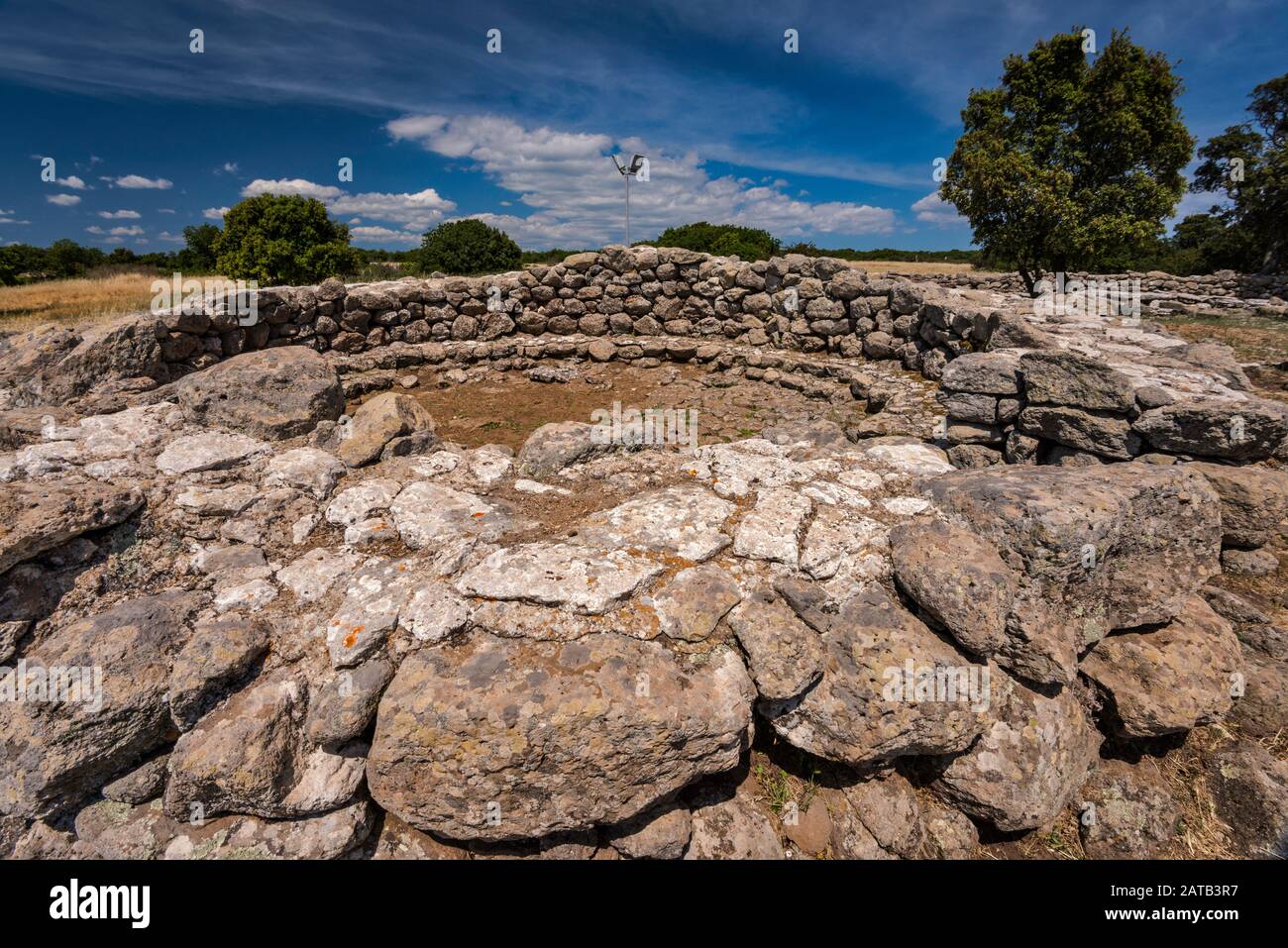 Santuario Nuragico di Santa Vittoria, 13-8. Jahrhundert v. Chr., Spätbronzezeitliche Megalithstruktur, in der Nähe des Dorfes Serri, Region Marmilla, Sardinien, Italien Stockfoto