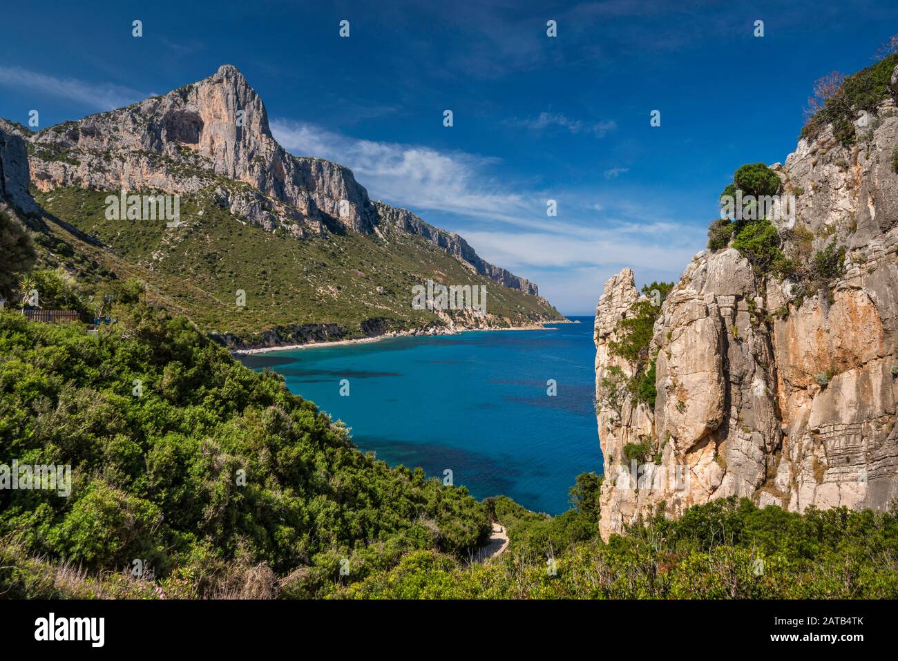 Punta Giradili-Massiv, Blick von Punta Pedra Longa, Costa di Levante, Tyrrhenische Meeresküste, Ogliastra Region, Provinz Nuoro, Sardinien, Italien Stockfoto