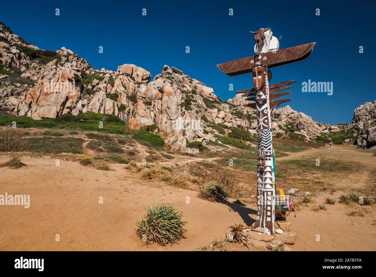 Totempfahl, Granit-Formationen im Valle della Luna, Capo Testa, in der Nähe von Santa Teresa di Gallura, Region Gallura, Provinz Sassari, Sardinien, Italien Stockfoto