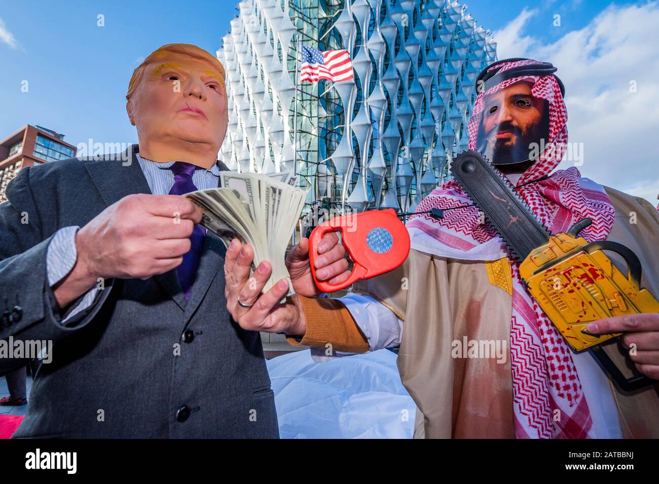 Nine Elms, London, Großbritannien. Februar 2020. STOP The war organisiert einen Protest gegen Trumps Israel Deal, außerhalb der US-Botschaft in London. Credit: Guy Bell/Alamy Live News Stockfoto