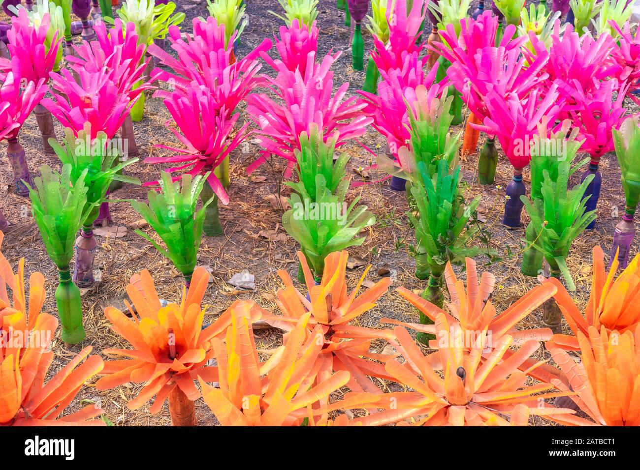 Plastikflaschen Deko Stockfotos Und Bilder Kaufen Alamy
