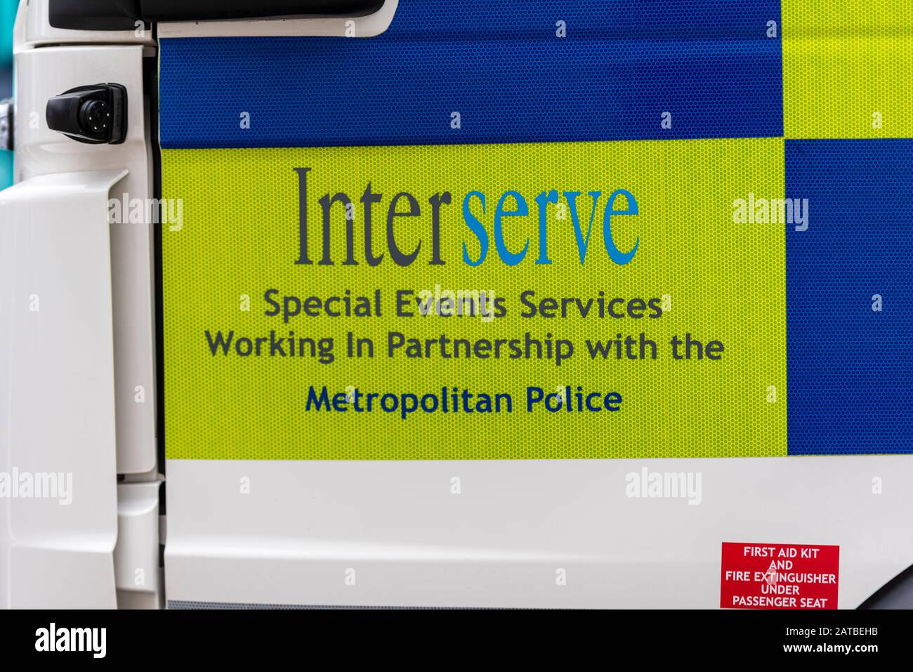 Interserve. Van mit dem Markennamen Interserve arbeitet für Metropolitan Police, London, Großbritannien. Besondere Veranstaltungen. In Partnerschaft. Verbandskasten Stockfoto