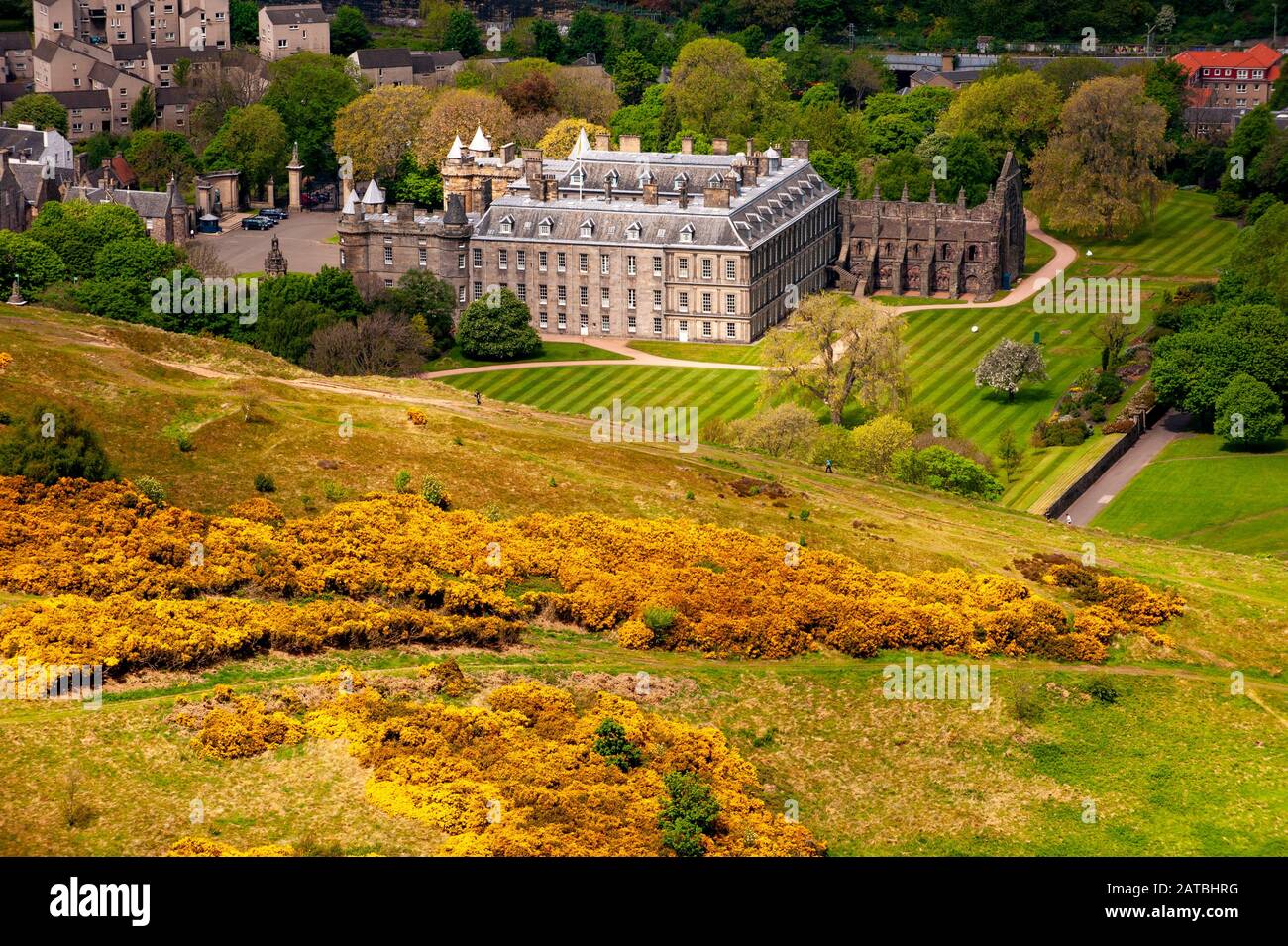 Holyrood Palace, wie von oben zu sehen. Stadtbild/Reisefotografie von Edinburgh von Pep Masip. Stockfoto