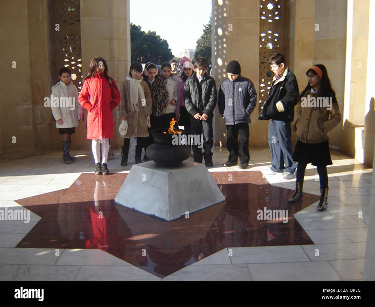 Aserbaidschan, Baku, 20. Januar 2007. Menschen, die am Jahrestag der Tragödie vom 20. Januar die Gasse der Märtyrer besuchen, als die Sowjetunion 1990 Baku Angriff Stockfoto