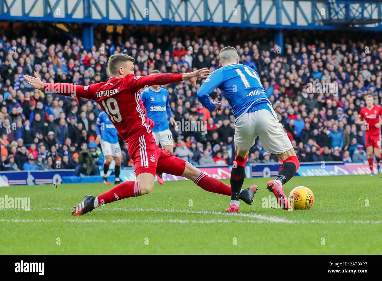 Glasgow, Großbritannien. Februar 2020. Der Rangers FC spielte Aberdeen auf dem Heimstadion der Glasgower Mannschaften im Ibrox-Fußballstadion in einem Spiel der Scottish Premiere League. Die letzten beiden Spiele zwischen diesen Mannschaften führten zu einem 5 - 0-Sieg für die Rangers in Ibrox und einem 2 - 2-Unentschieden in Pittodrie, Aberdeens Heimatstadion, so dass dies in den Ligapunkten ein wichtiges Spiel für beide Mannschaften ist. Das Spiel endete 0 - 0. Credit: Findlay/Alamy Live News Stockfoto