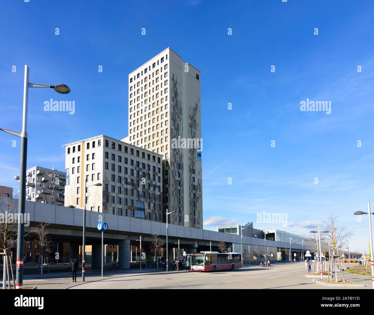 Wien, Wien: 84 m hoher Holzhochhaus oho Holzhochhaus, höchster Holzhochhaus der Welt, im neuen Stadtteil Seestadt Aspern im 22. Donaustadt Stockfoto