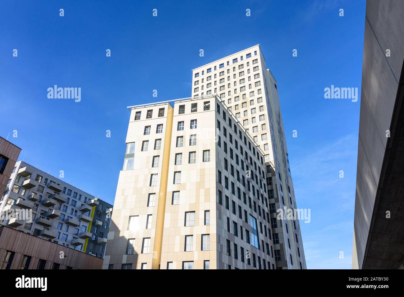 Wien, Wien: 84 m hoher Holzhochhaus oho Holzhochhaus, höchster Holzhochhaus der Welt, im neuen Stadtteil Seestadt Aspern im 22. Donaustadt Stockfoto
