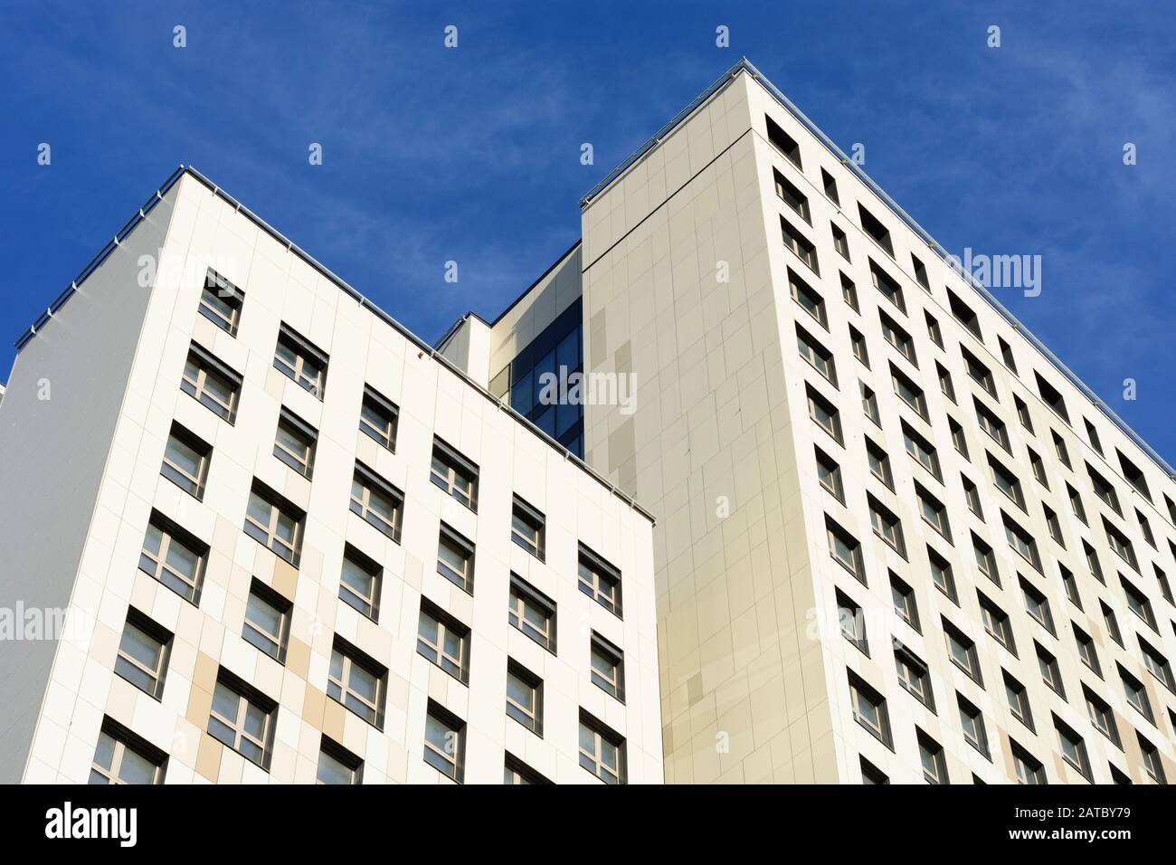 Wien, Wien: 84 m hoher Holzhochhaus oho Holzhochhaus, höchster Holzhochhaus der Welt, im neuen Stadtteil Seestadt Aspern im 22. Donaustadt Stockfoto