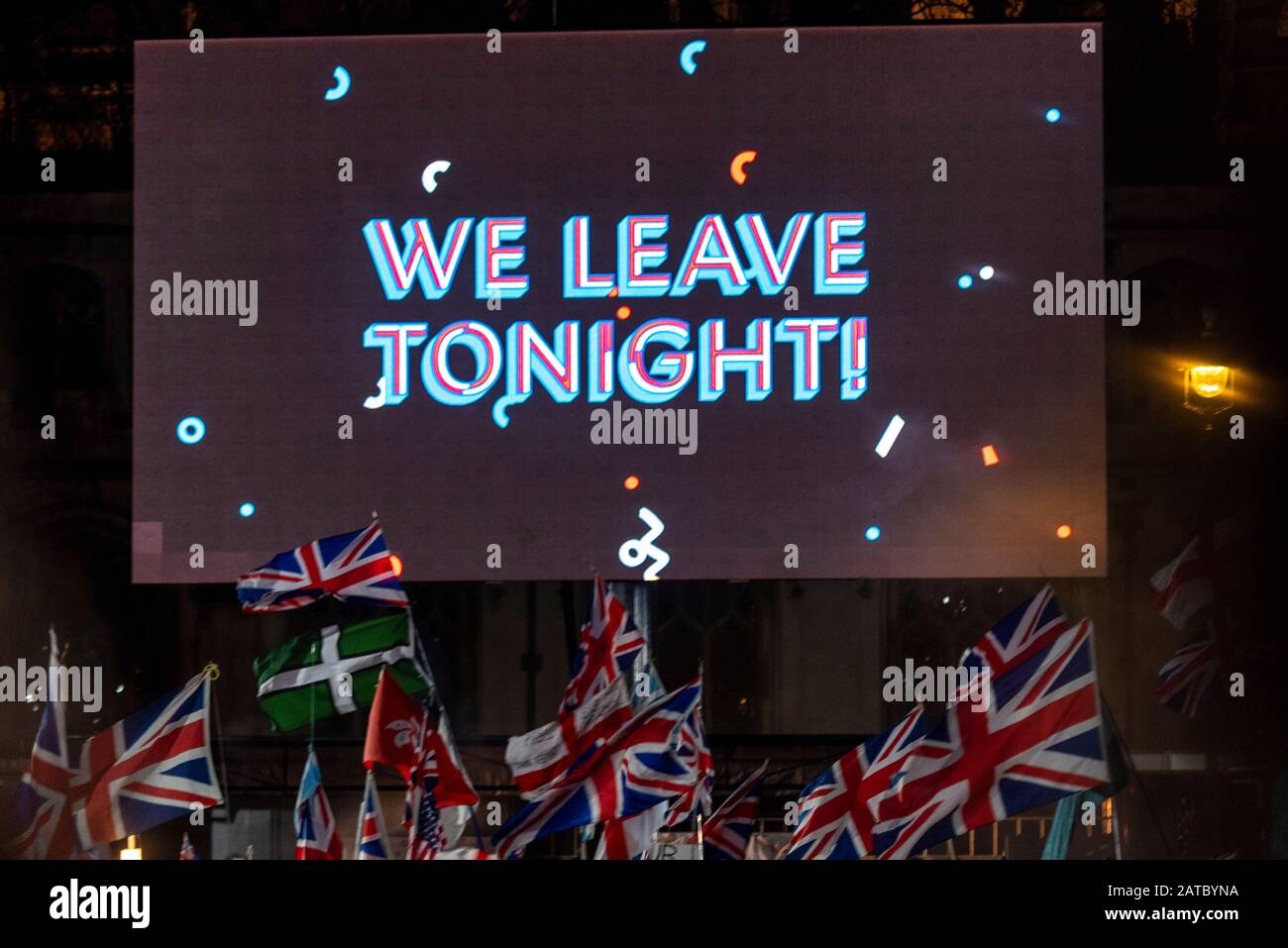 Wir hinterlassen heute Abend Text auf der großen Leinwand bei der Feier auf dem Parliament Square am Brexit Day, 31. Januar 2020, in London, Großbritannien Stockfoto
