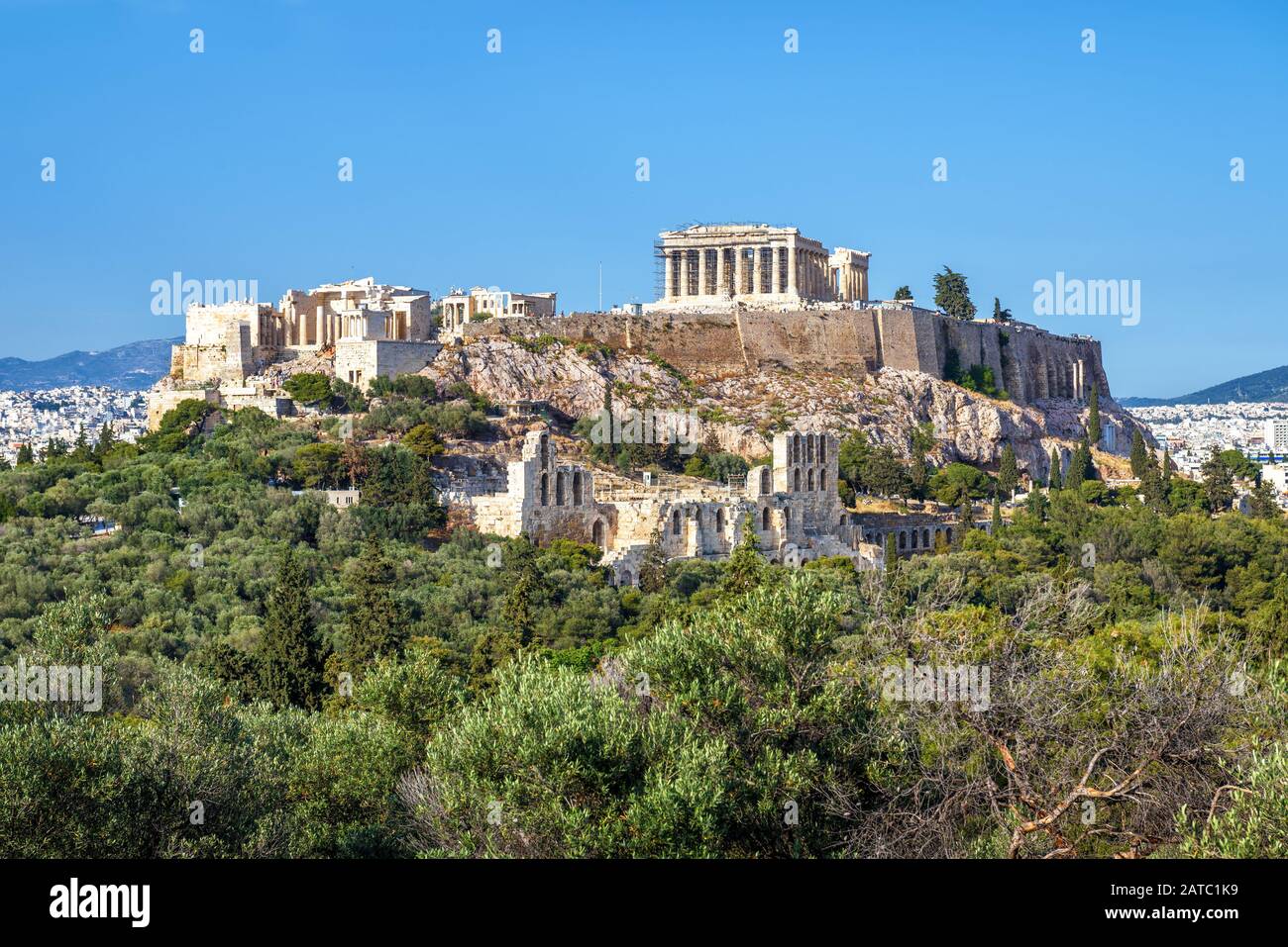 Schöne Sicht auf die Akropolis in Athen, Griechenland. Die antiken griechischen Parthenon auf der Akropolis ist das Wahrzeichen von Athen. Malerische Panorama von Th Stockfoto