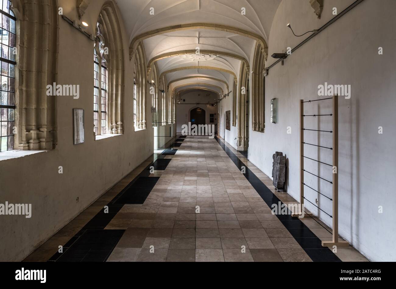 Gent, Flanders/Belgien - 09 02 2019: Korridor des Chapterroom in der Saint Pieters Abbey Stockfoto