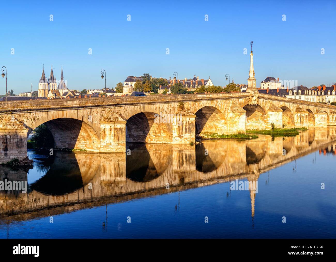 Brücke über die Loire-Fluss in Blois, Frankreich Stockfoto