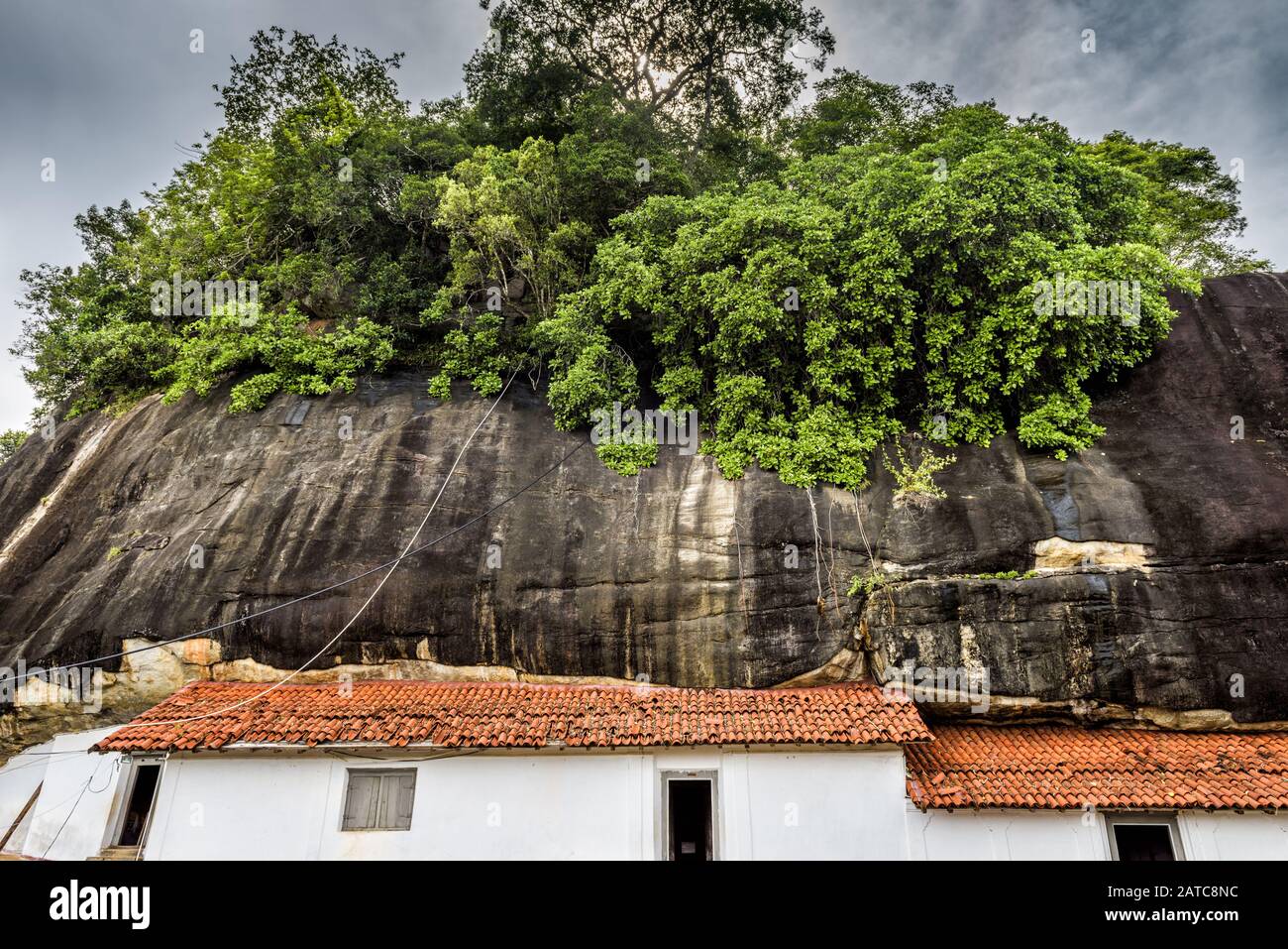 Mulkirigala Raja Maha Vihara ist ein alter buddhistischer Höhlentempel in Sri Lanka Stockfoto