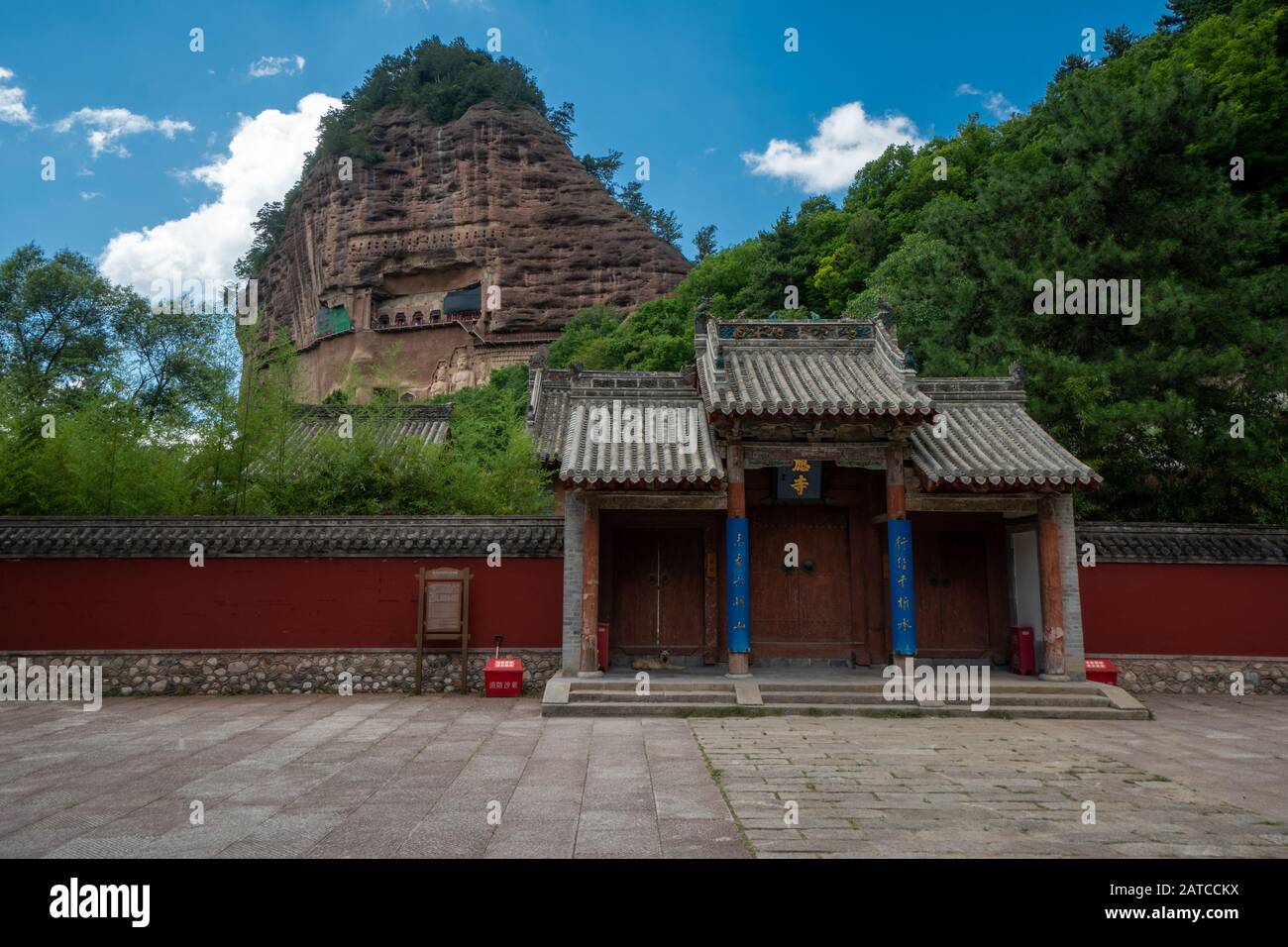 Maijishan Grotten in der Nähe von Tianshui, Provinz Gansu, Nordwestchina Stockfoto