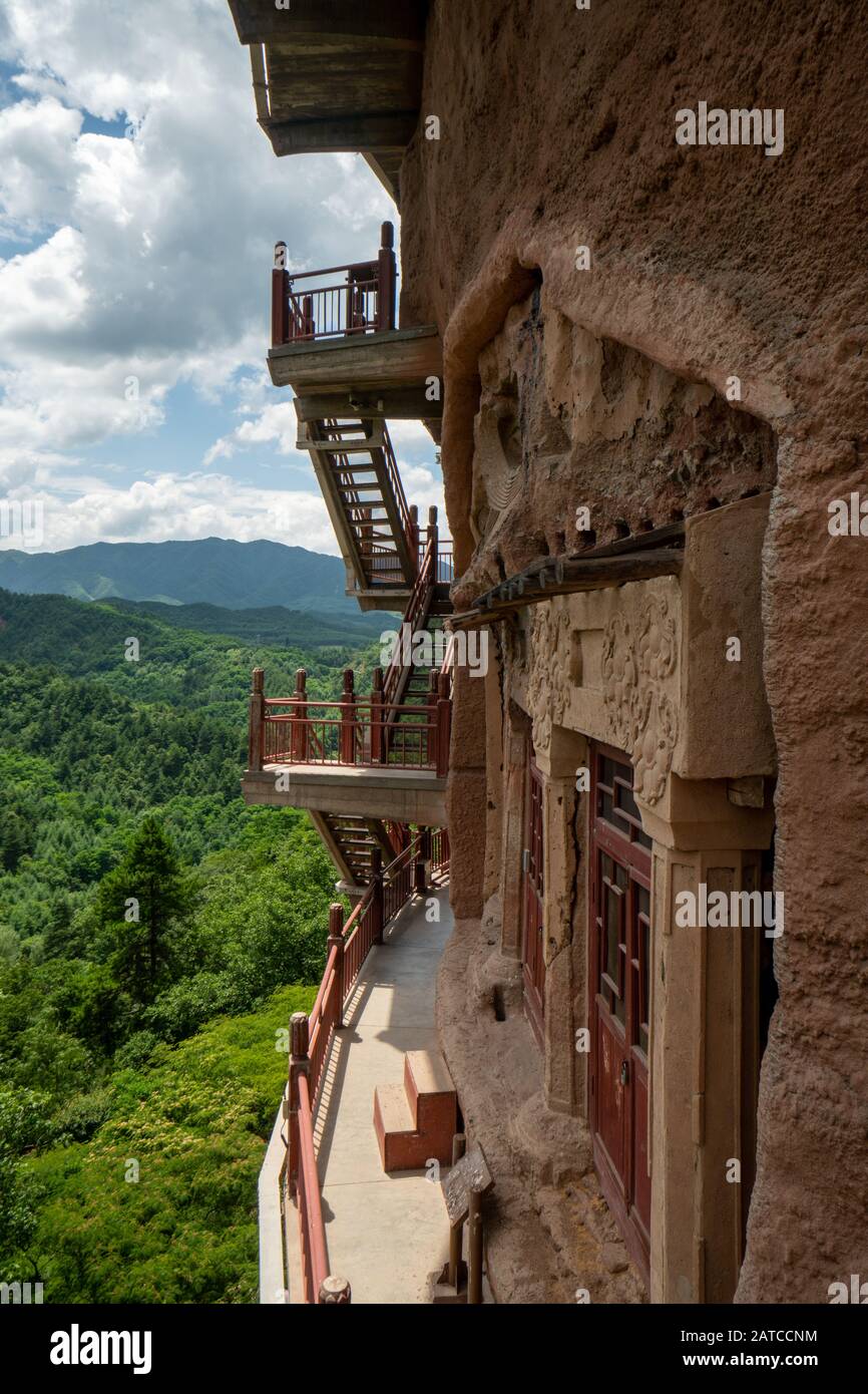 Maijishan Grotten in der Nähe von Tianshui, Provinz Gansu, Nordwestchina Stockfoto