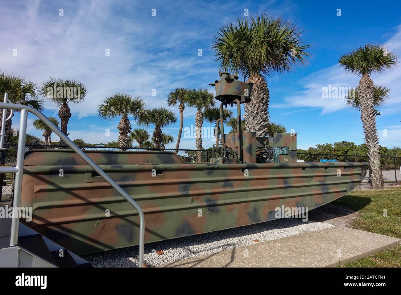 Ft. Pierce, FL/USA-1/27/20: The Riverine ist ein Short Range Special Operations Assault Craft, das per Hubschrauber transportiert und von Navy Seals im Kampf eingesetzt wird. Stockfoto