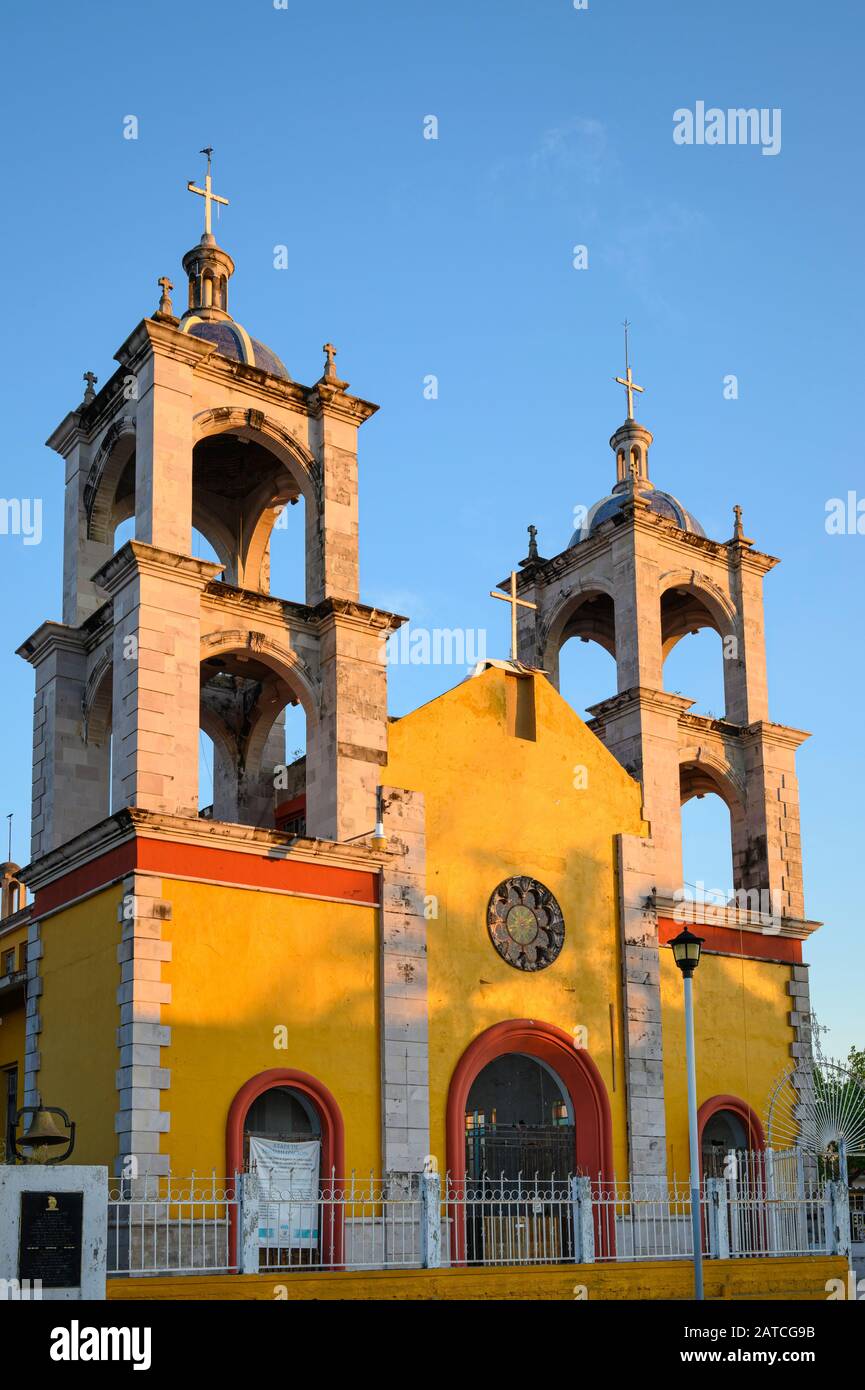 Parroquia de San Blas, die katholische Kirche auf dem hauptplatz in San Blas, Riviera Nayarit, Mexiko. Stockfoto