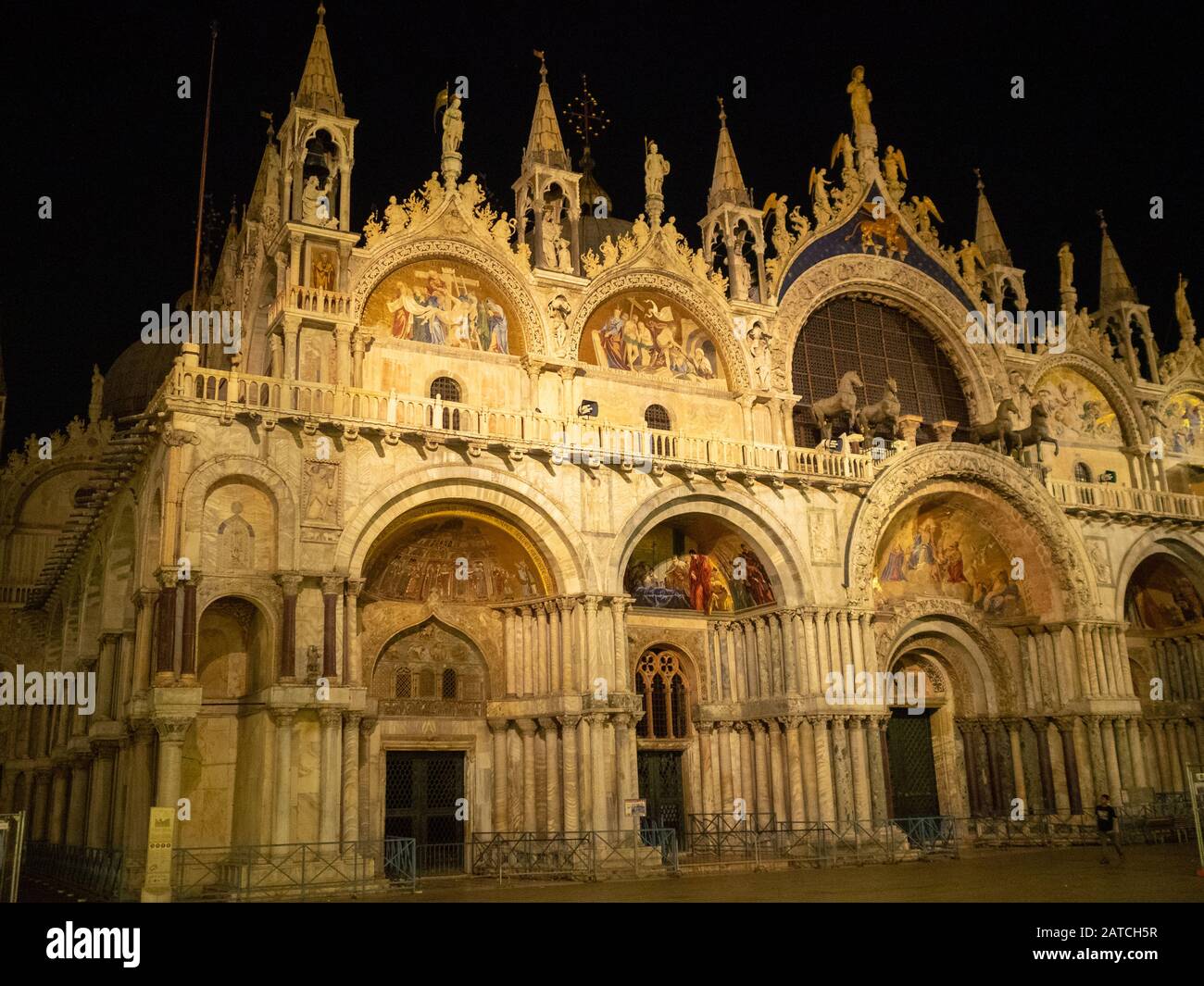 San Marco Basilika bei Nacht, Venedig Stockfoto