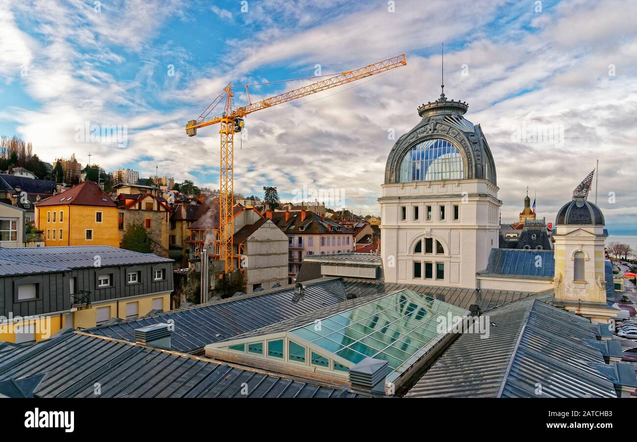 Blick auf das Casino in Evian les Bains in Frankreich im Neujahr im Winter Stockfoto