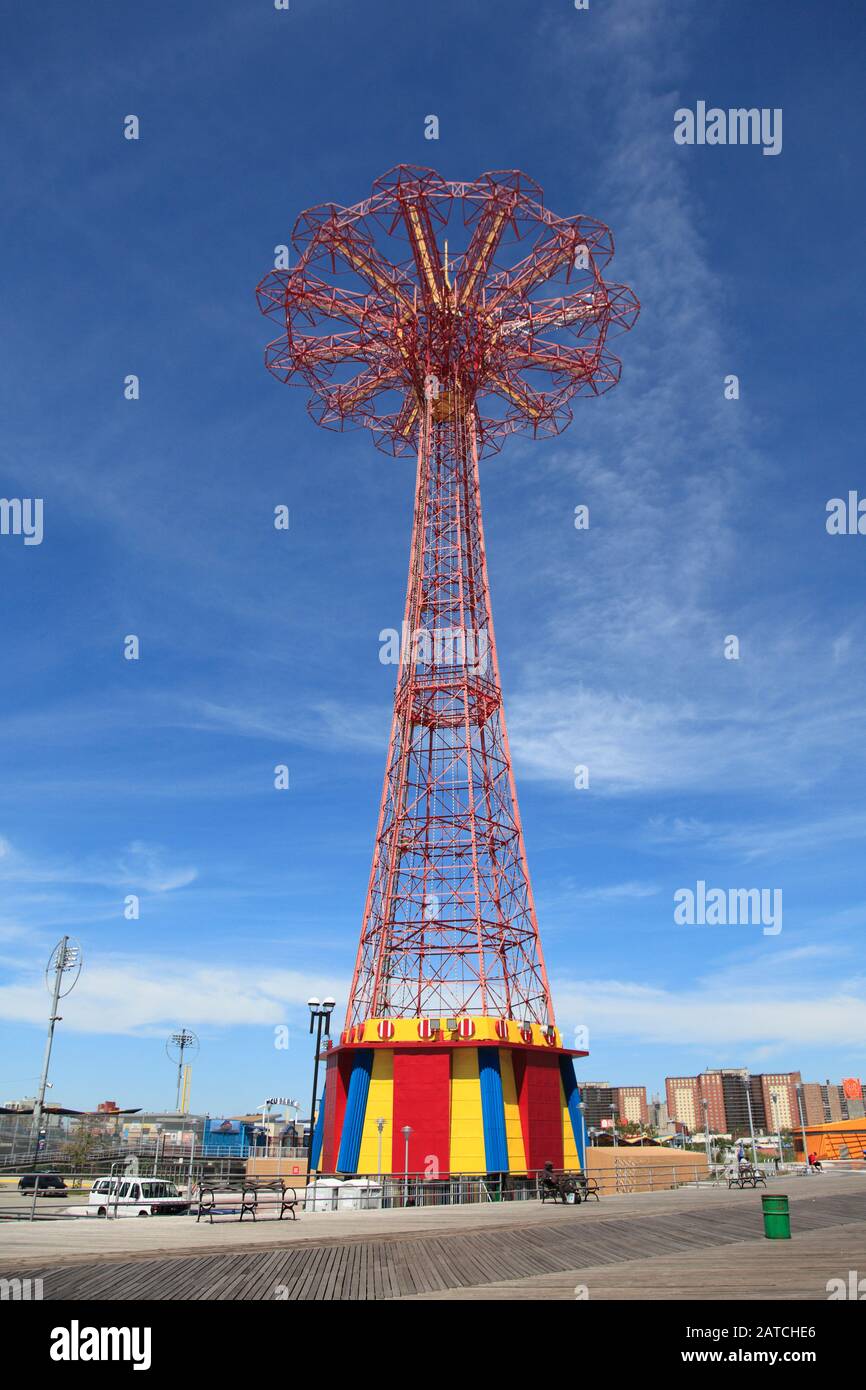 Old Parachute Jump Ride, Boardwalk, Coney Island, Brooklyn, New York City, USA Stockfoto