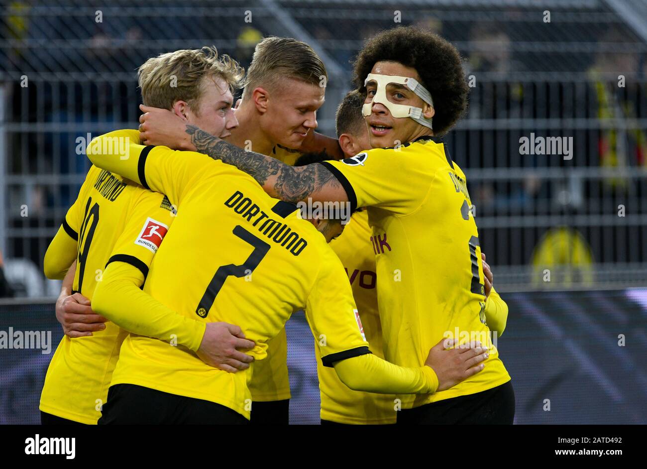 Signal Iduna Park Dortmund Deutschland, 1.2.2020, Fußball-Bundesligasaison 2019/20 Spieltag 20, Borussia Dortmund (BVB) gegen FC Union Berlin (FCU): Feiern von links: Julian Brandt (BVB), Erling Haaland (BVB), Jadon Sancho (BVB), Axel Witsel (BVB)      DFL VERBIETEN JEGLICHE VERWENDUNG VON FOTOS ALS BILDSEQUENZEN UND QUASI-VIDEO Stockfoto