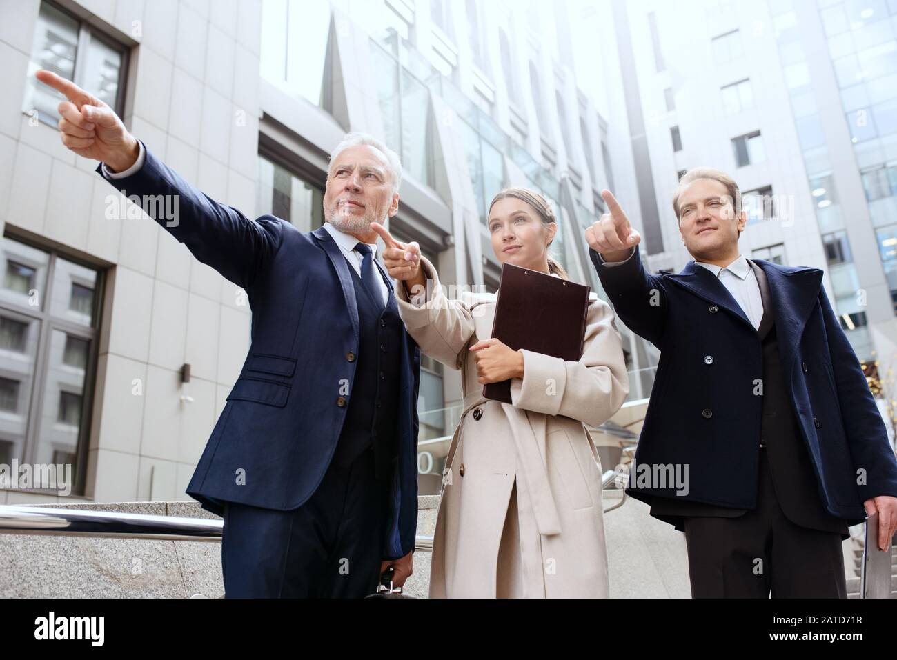 Business Team Punkt weit. Konzept der Zukunft, Erfolg, Entschlossenheit, Erfolg, Partnerschaft, Teamwork und Inbetriebnahme. Stockfoto