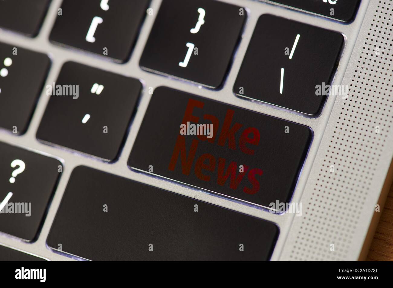 Fake News-Taste auf der Tastatur Nahansicht Stockfoto