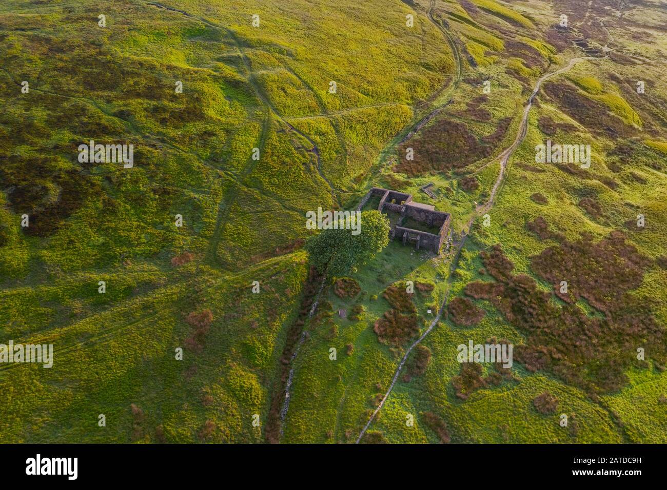 Dieses Bauernhaus ist eine Luftaufnahme von Top Withens oder Top Withins und wurde mit "Wuthering Heights" assoziiert. Stockfoto