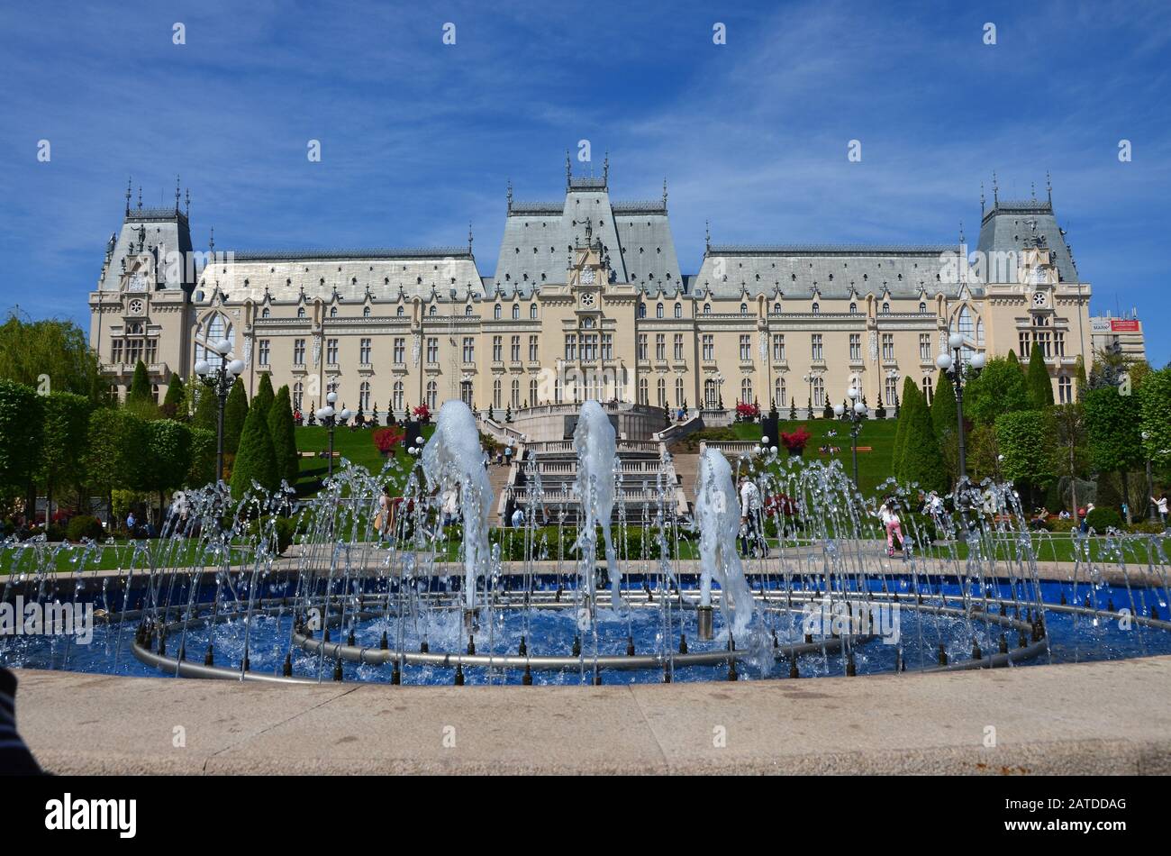 Iasi, RUMÄNIEN - 16. MAI 2016: Der Kulturpalast ist der Hauptattraktion der moldauischen Hauptstadt, er wurde im neogothen Stil erbaut und war so Stockfoto