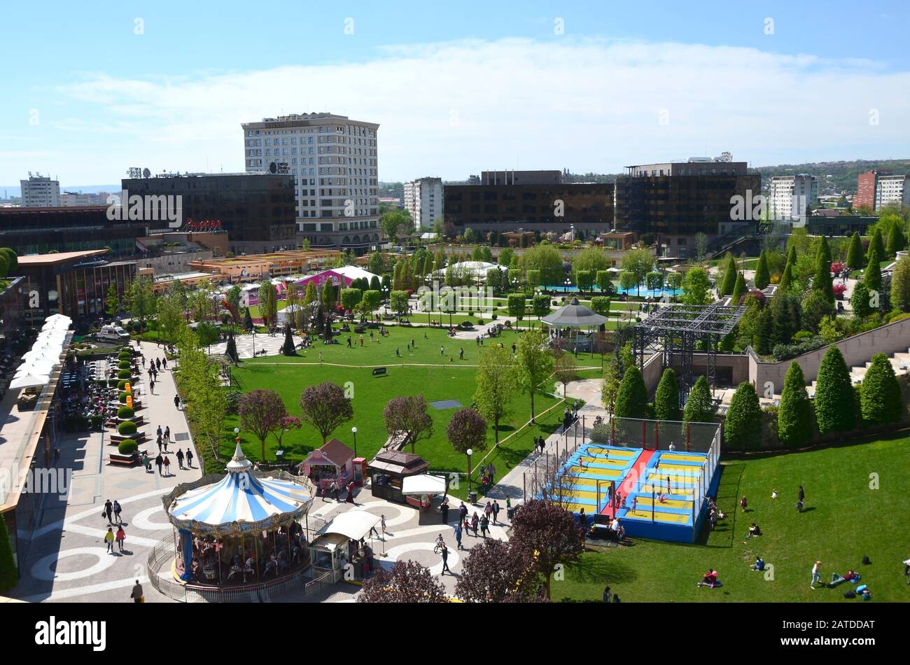 Iasi, RUMÄNIEN - 20. MAI 2016: Ort in der Nähe des Einkaufszentrums Palas Mall. Urbane Landschaft. Iasi, Rumänien. Aufnahme während einer Reise nach Rumänien. Stockfoto