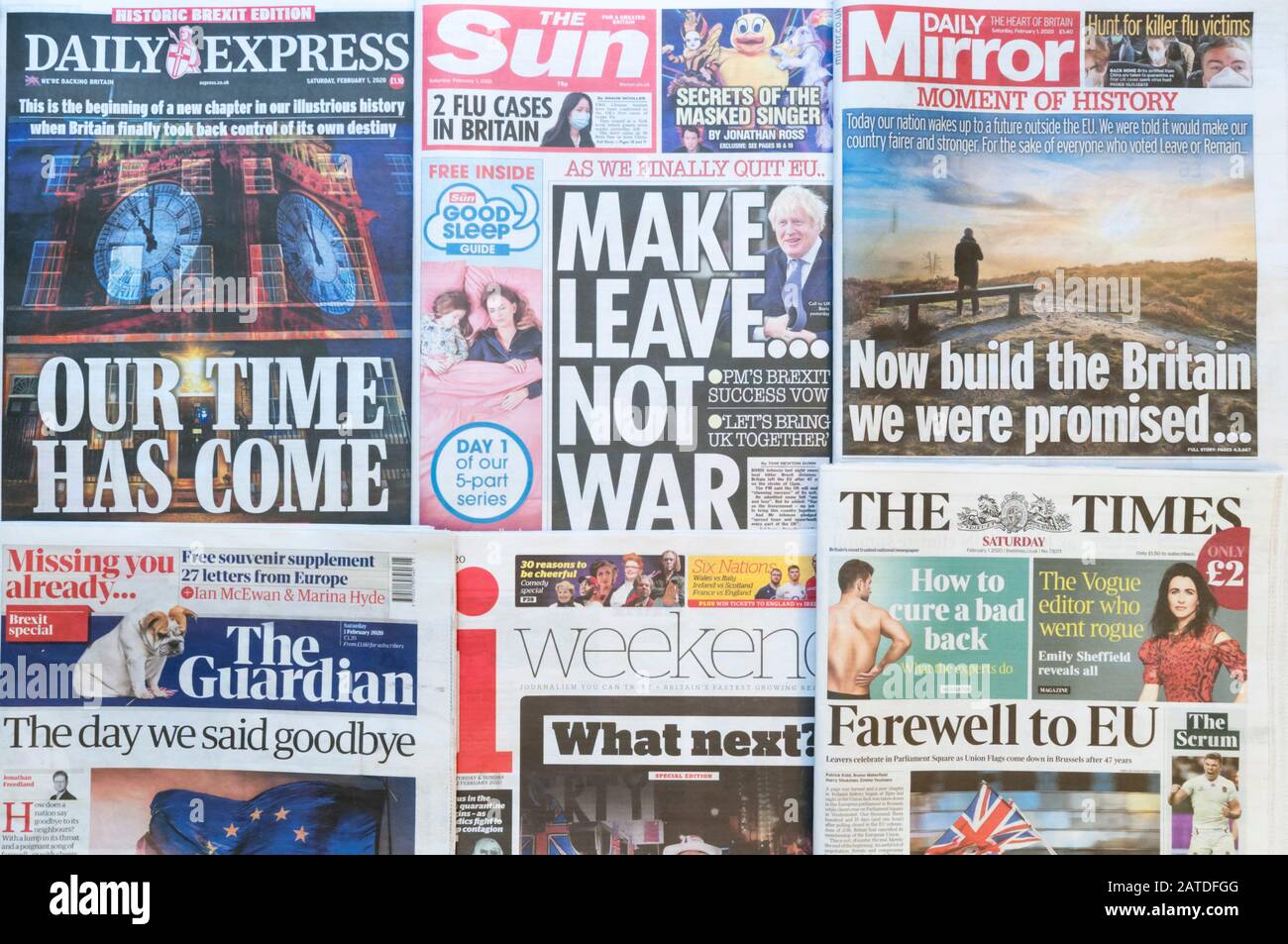 Britische Zeitungen am Tag nach dem Ausscheiden Großbritanniens aus der Europäischen Union. Stockfoto