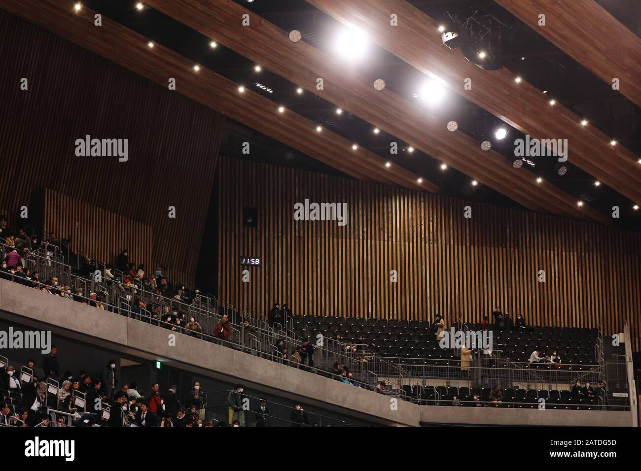 Tokio. Februar 2020. Das am 2. Februar 2020 aufgenommene Foto zeigt die Tribüne der Ariake-Arena in Tokio, Japan. Dieser neu erbaute Austragungsort wird für die Olympischen Volleyballspiele Tokio und die Rollstuhlbasketballspiele Tokio Paralympic genutzt. Credit: Du Xiaoyi/Xinhua/Alamy Live News Stockfoto