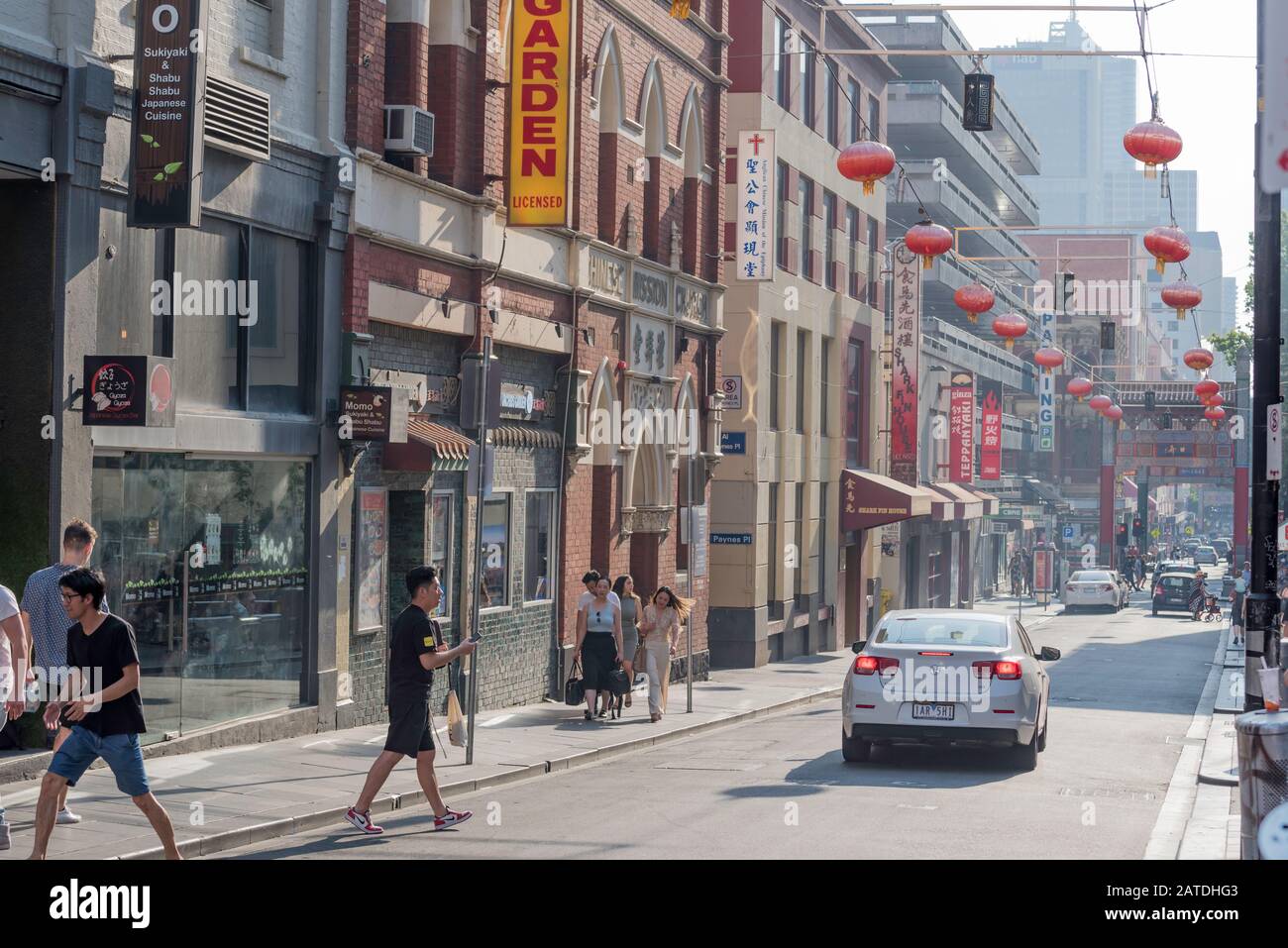 Melbourne, Australien 20. Dezember 2019: Die kleine Bourke Street im Viertel China Town ist mit Rauchschwaden aus den Buschfeuern von New South Wales gefüllt. Stockfoto