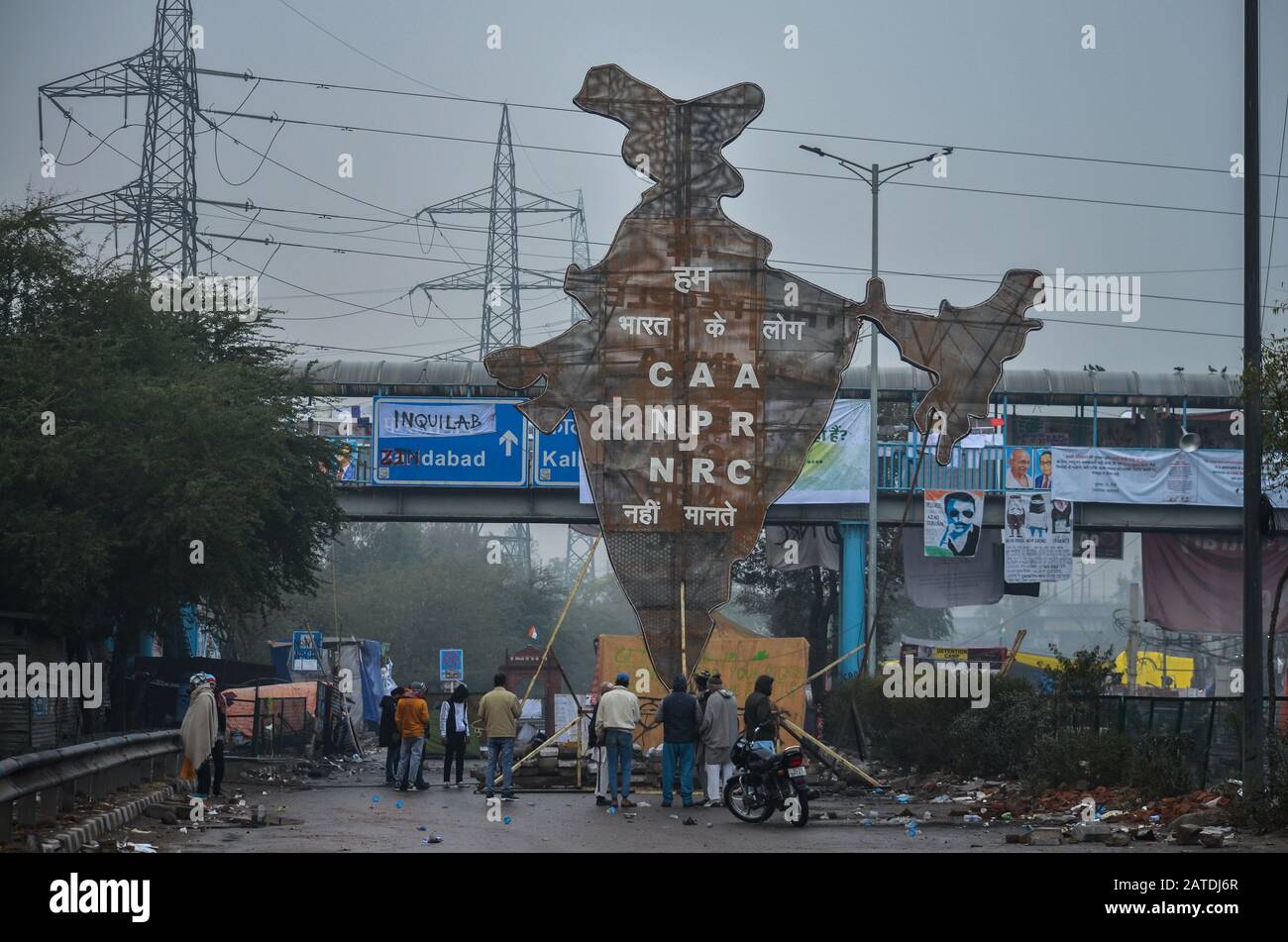 Frauen Protestieren gegen CAA & NRC, Shaheen Bagh, Neu-Delhi, Indien - 17. Januar 2020: Die Demonstranten installierten eine 40 Fuß hohe Struktur der Karte Indiens. Stockfoto