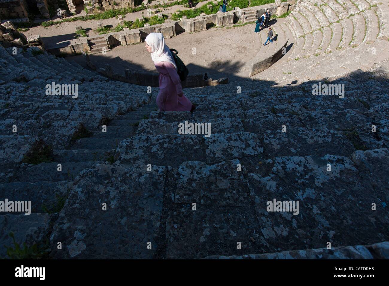 Das Amphitheater in den Alten römischen Ruinen von Djemilla, DAS zum UNESCO-Weltkulturerbe in Nordalgerien gehört. In der Nähe von Setif.. Stockfoto
