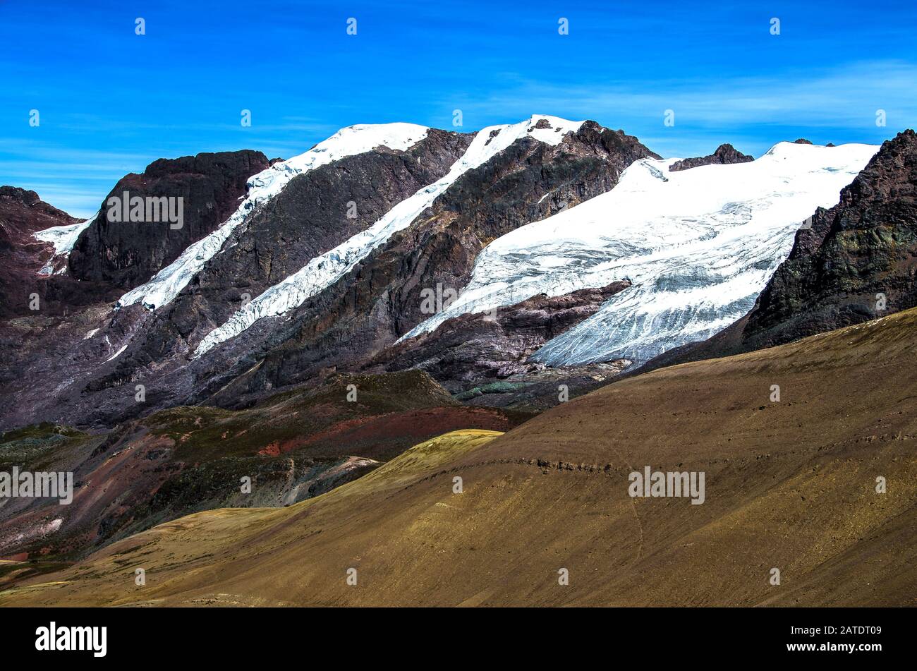 Vinicunca, Peru - Rainbow Mountain (5200 m) in den Anden, Cordillera de los Andes, Region Cusco in Südamerika. Berge Peru Landschaft Stockfoto