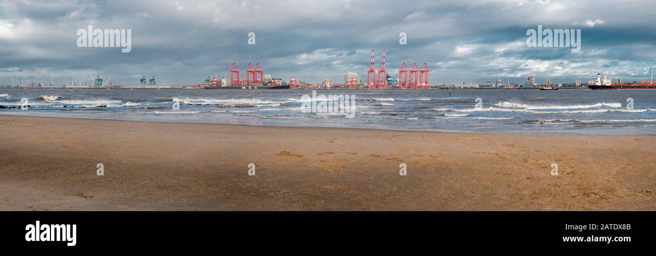 New Brighton Lighthouse oder Perch Rock Lighthouse ist ein stillgelegter Leuchtturm, der am Zusammenfluss von River Mersey und Liverpool Bay liegt Stockfoto