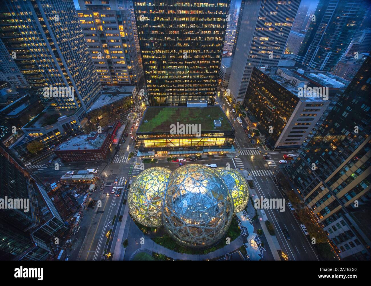 22.12.2018 : Luftbild der Amazon Sphären am Hauptsitz in Seattle und Bürotürme in der Innenstadt von Seattle, WA D.C USA Stockfoto