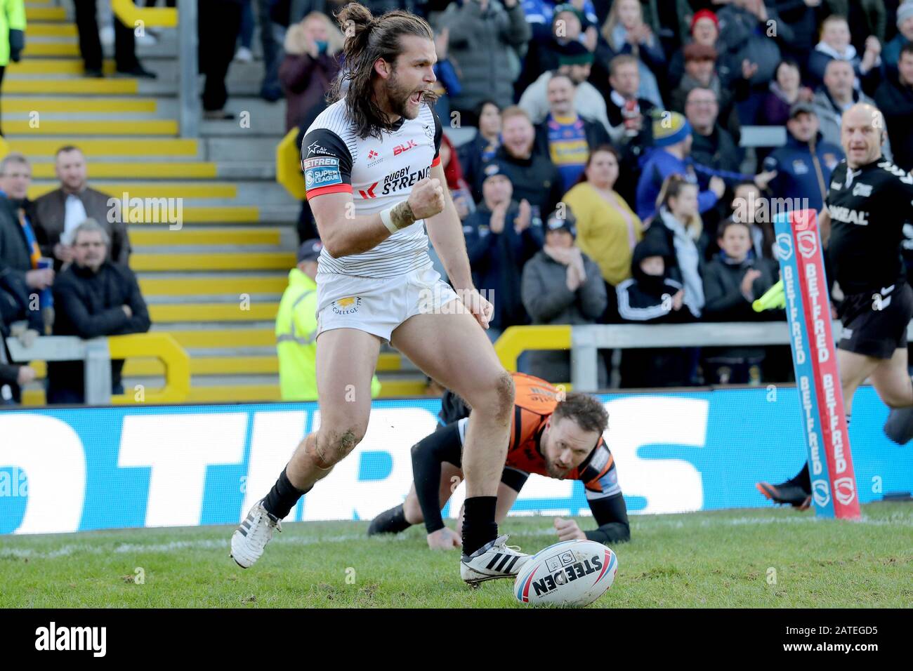 Liam Kay von Toronto Wolfpack feiert seinen Versuch während des Betfred Super League-Matches im Emerald Headingley Stadium, Leeds. Stockfoto