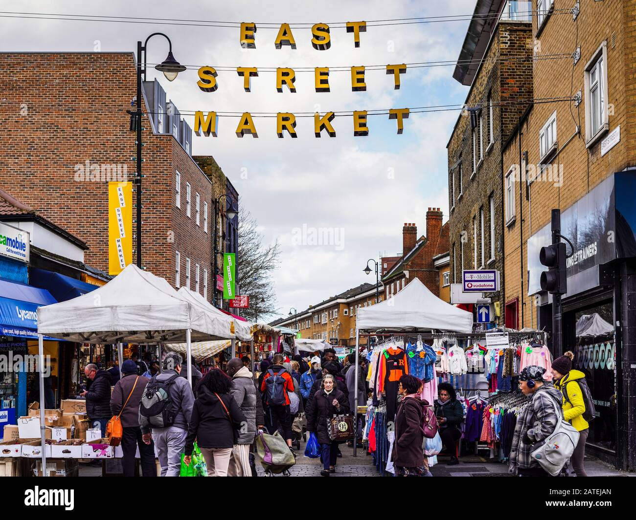 East Street Market in Walworth South London. Der Markt wird lokal auch als "The Lane" oder "East Lane" bezeichnet. Stockfoto