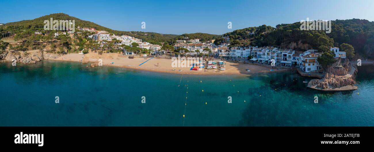 Luftbild vom Strand in Tamariu, Costa Brava, Spanien Mittelmeer Stockfoto