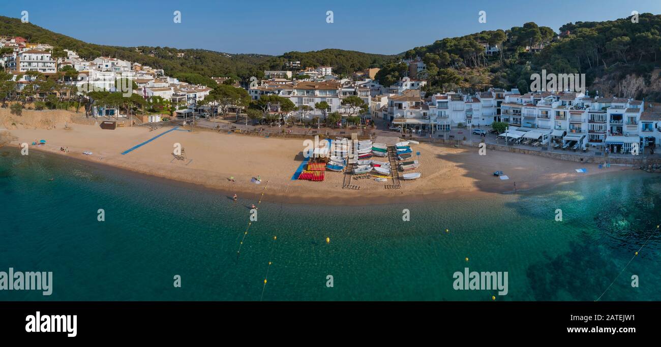 Luftbild vom Strand in Tamariu, Costa Brava, Spanien Mittelmeer Stockfoto