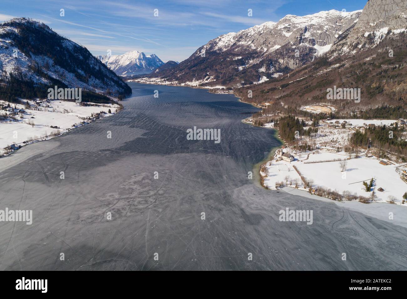 Luftbild aus gefrorenem Grundlsee, Styria, Österreich Stockfoto