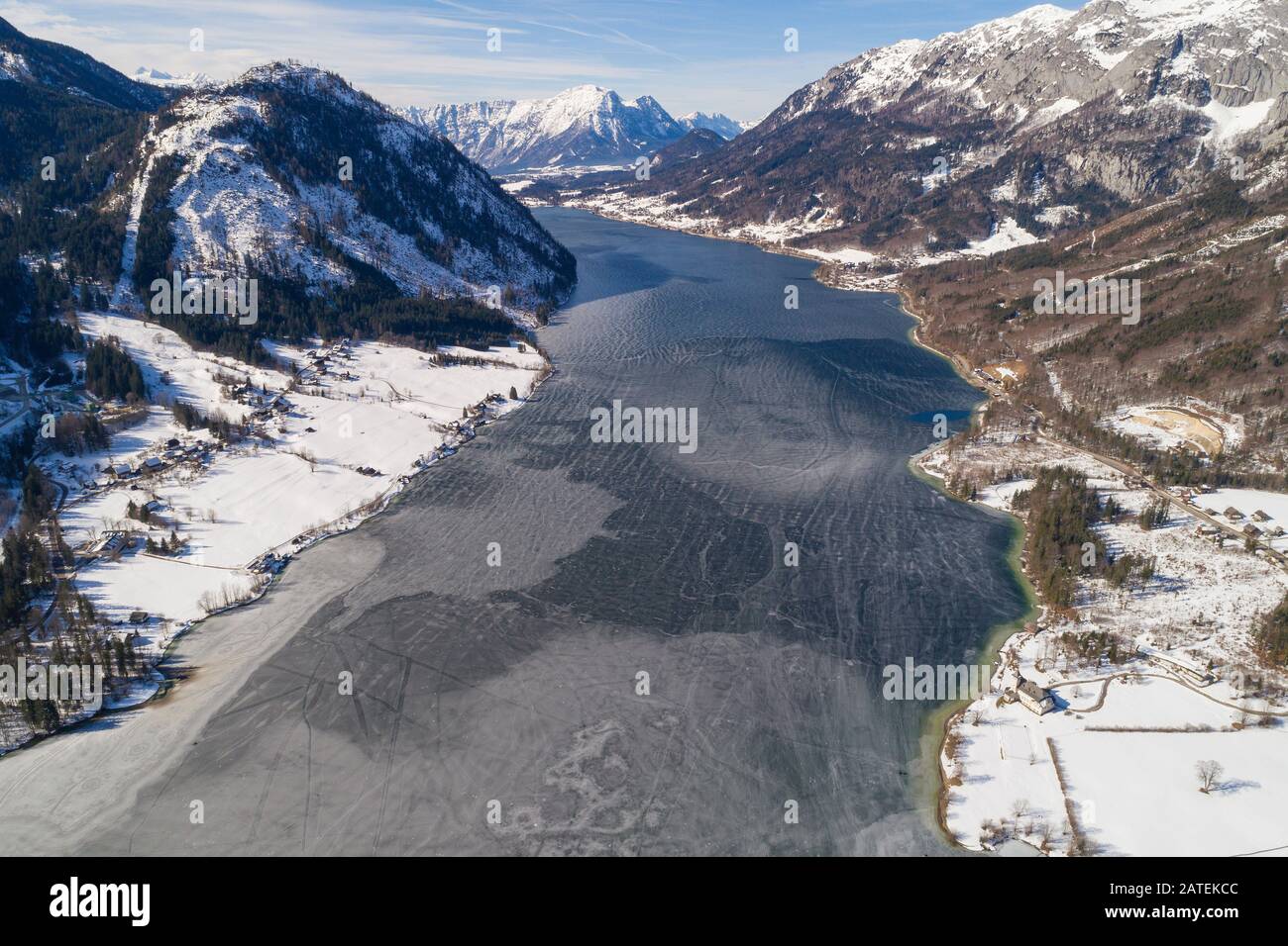 Luftbild aus gefrorenem Grundlsee, Styria, Österreich Stockfoto