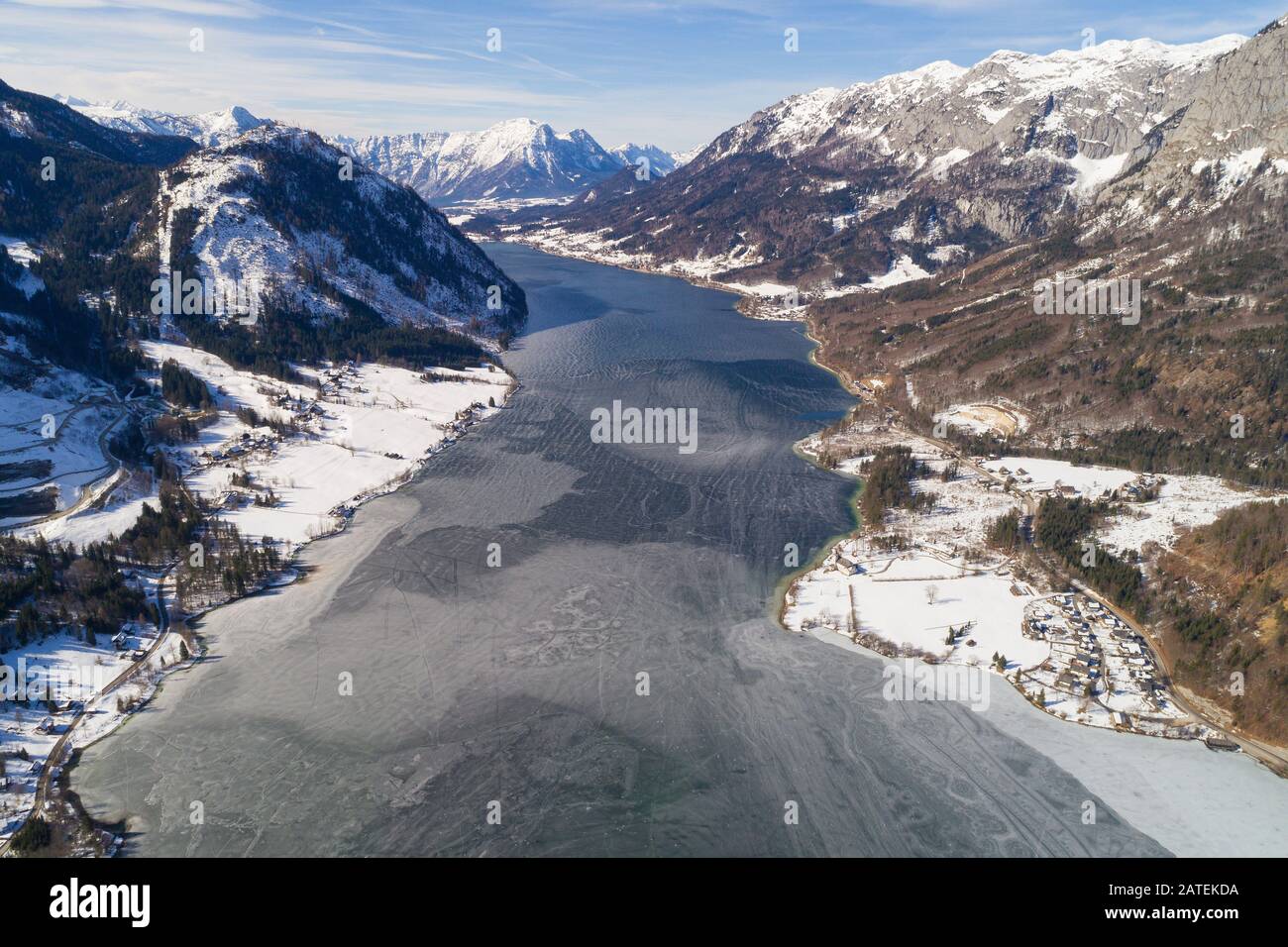 Luftbild aus gefrorenem Grundlsee, Styria, Österreich Stockfoto